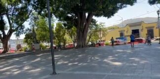 Desalojan a migrantes de parque Huzares, en la ciudad de Oaxaca