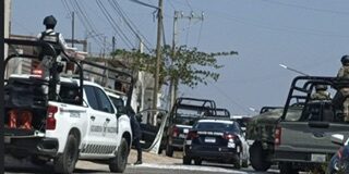 En operativo conjunto entre Fiscalía de Oaxaca, Marina, Guardia Nacional, Policía Estatal y Municipal, aseguran 6 personas, armas y drogas en Salina Cruz
