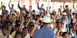 Joven mixteco podrá cumplir cargo en su comunidad sin perder su empleo en la CdMx.