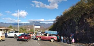 Sin paso al istmo ni la capital por bloqueo en Magdalena Tequisistlán.