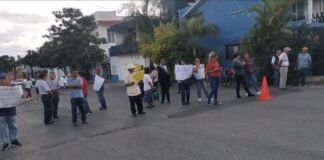 Vecinos bloquean vialidades para exigir agua en hogares.
