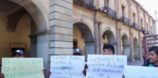 Pobladores de Ahuejutla exigen separación de San Martín Peras