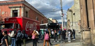 Normalistas secuestran camiones y bloquea vialidades