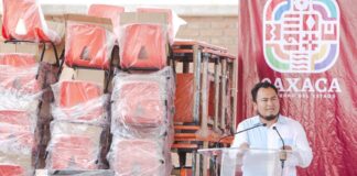 Entrega IEEPO mobiliario, equipo y material por más de 10 mdp a escuelas del Istmo