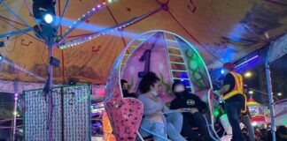 Padre grave al desprenderse canastilla de juego mecánico”.