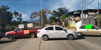 Bloquean accesos a Cuilapam para exigir seguridad en escuela
