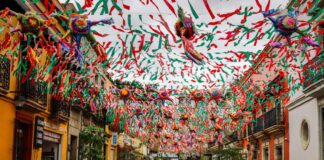 Miles de luces ambientan el Zócalo y calles aledañas de la capital oaxaqueña