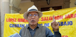 Proveedores de uniformes y textileros protestan para exigir atención de Salomón Jara