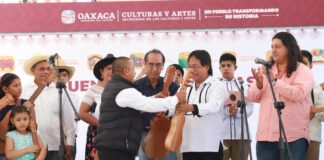 Entrega Secretaría de las Culturas y Artes jaranas a niñas, niños y adolescentes