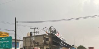 En Xoxo retiran espectaculares que representaban un riesgo para la ciudadanía