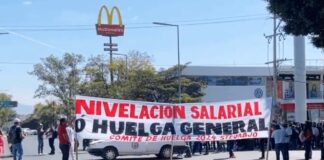 STEUABJO bloquea vialidades para exigir aumento salarial
