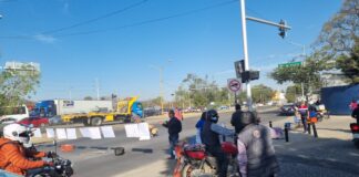Con bloqueo, exigen clases en la Prepa 7