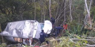 La mortal curva de Cerro Pájaro en Putla cobra otra vida; muere poblano en volcadura