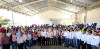 Refrenda Salomón Jara compromiso con personas productoras de Santa Catarina Tayata