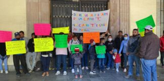 Protesta para pedir ayuda del Gobierno, exige liberación de su unidad retenida