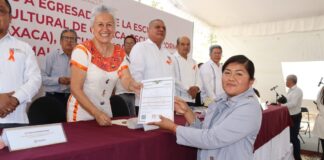 Realiza IEEPO primera entrega de 2024 de títulos profesionales a egresados de Escuelas Normales de Oaxaca