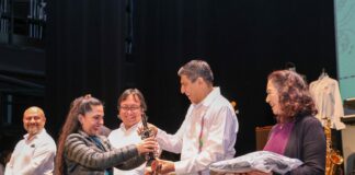 Con entrega de instrumentos se enaltece el legado musical de Oaxaca: Salomón Jara