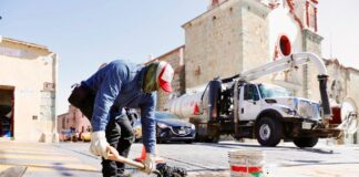 Atiende Soapa colapso de drenaje en el centro de la capital oaxaqueña