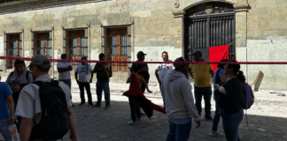 Protesta STEUABJO en palacio de gobierno, pide mesa de diálogo
