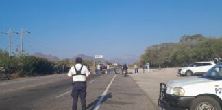 Maestros bloquean puente del Caracol, exigen clave para escuela