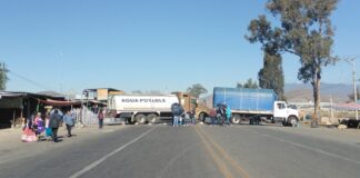 Con bloqueo, padres exigen terreno para escuela de Rancho Valle del Lago