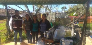 Entrega Sefader tilapias, alimentos y equipos a telesecundaria de San Melchor Betaza