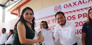 Continúa IEEPO con entrega de títulos profesionales a egresados de Escuelas Normales de Oaxaca