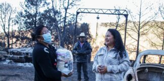 Entrega DIF Oaxaca víveres en Tierra Colorada, Ixtepeji