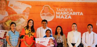 Encabeza Gobernador Salomón Jara Cruz entrega de Tarjeta Margarita Maza a jefas de familia de las ocho regiones
