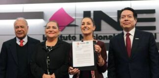 Hoy extendemos nuestra mano y convocamos a todas y todos los mexicanos a emprender este camino juntos y juntas: Claudia Sheinbaum se registra ante el INE como candidata a la Presidencia de México
