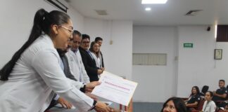 Egresa alumnado de servicio social en fisioterapia y psicología del Hospital Aurelio Valdivieso