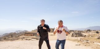 Excampeones mundiales del boxeo invitan a pelea Campeones de la Guelaguetza