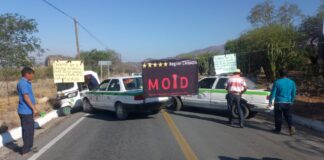 Integrantes de MOID bloquean carretera Oaxaca-Puebla, piden atención del gobierno estatal