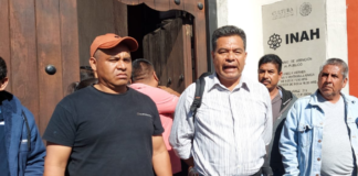 Habitantes de Nejapa de Madero protestan en el INAH, piden recursos
