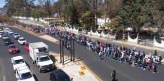 Marchan normalistas para entregar pliego petitorio