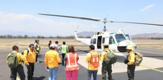 Refuerza Coesfo con un helicóptero el combate a incendio forestal en el Istmo
