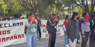 Marchan normalistas de Tamazulapam para entregar pliego petitorio
