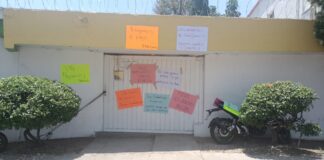 Con bloqueo, constructores oaxaqueños exigen pagos a IOCIFED