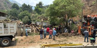 Evalúan daños por deslizamiento de lodo en la Sierra de Juárez