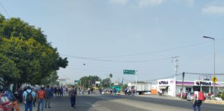 Con bloqueos, Sección 22 sitia la ciudad de Oaxaca