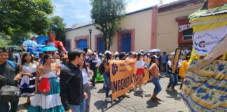 Con calenda, festejan trabajadores de la construcción “Día de la Santa Cruz”