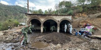 Registran 13 viviendas afectadas por deslave de cerro en Asunción Mixtepec