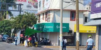 Sección 22 toma centros comerciales, INE y oficinas de partidos políticos