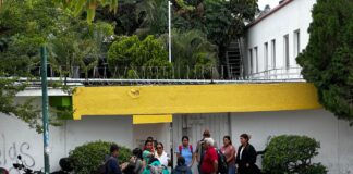 Padres de familia truenan contra IOCIFED, exigen aulas