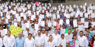 Gobiernos de Oaxaca y México garantizan el derecho a la propiedad de familias de Santa María Huatulco