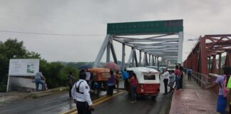 Con bloqueo, pobladores de Tehuantepec piden agua potable