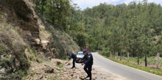 Exhorta Policía Vial a transitar con precaución en carreteras ante derrumbes y afectaciones