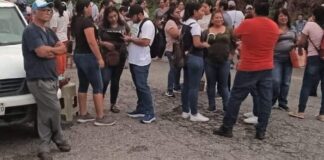 Profesores de la Sección 22 bloquean crucero de Tequisistlán