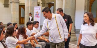 Entregan tarjetas a juventudes beneficiarias del programa Mi Primera Chamba