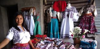 Declaran como patrimonio cultural de Oaxaca a trajes regionales de Santa María Tlahuitoltepec